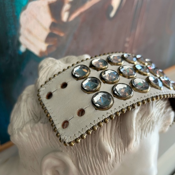 Betsey Johnson Gold and White Bracelet - Picture 15 of 15